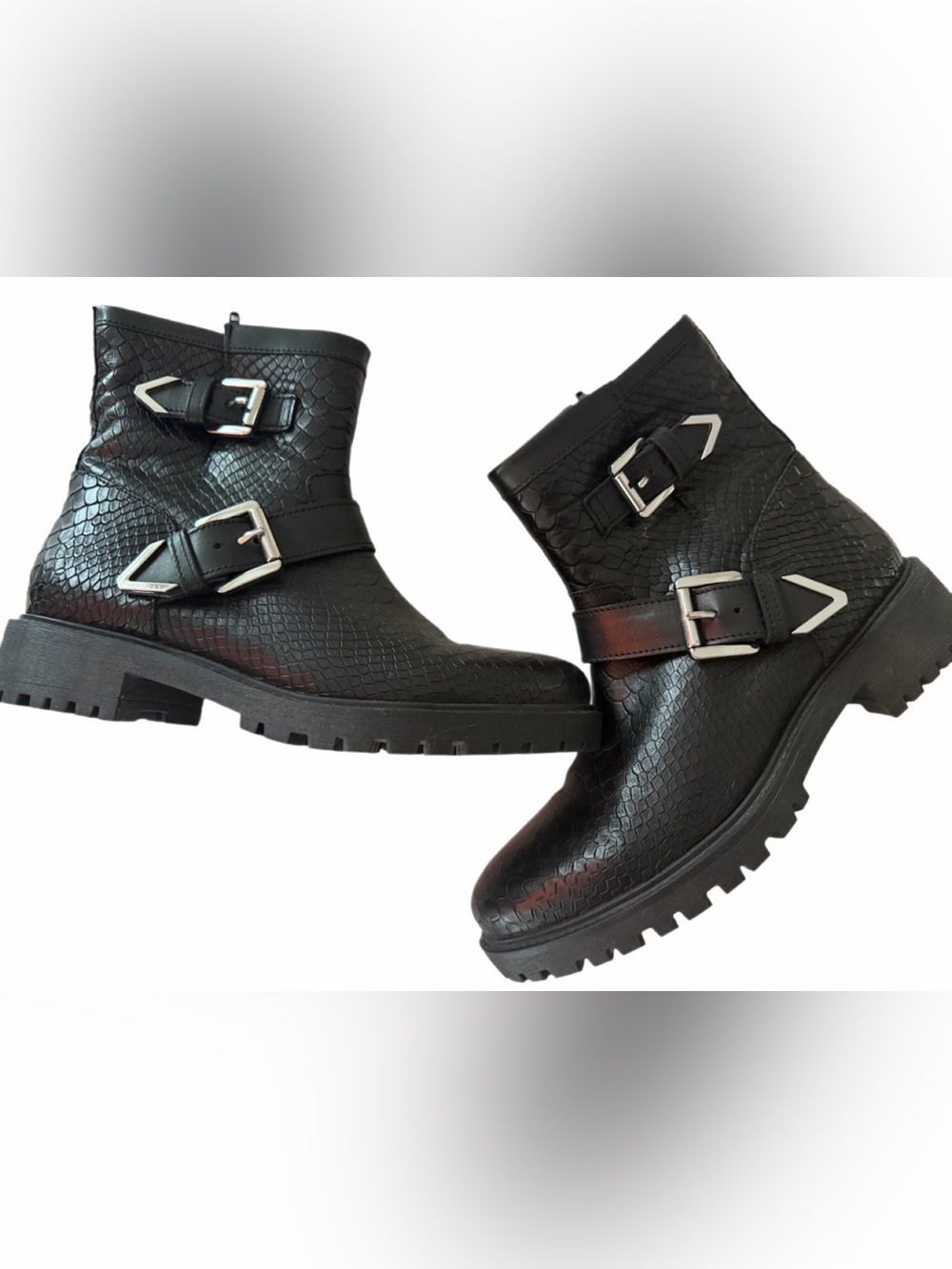 Geox-PCS Unique Womens Black Italian Leather Boots with silver buckes. Soft. us9